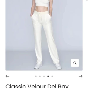 Juicy byxor  - Säljer båda mina juicy byxor. De ena paret är i färgen pale punk i storlek S, och de andra är vita i storlek xs. Säljer så billigt för att jag vill bli av med dom. Båda byxorna ingår alltså i priset. 