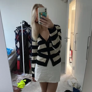 Kofta - Så fin kofta från Fillipa K säljer pågrund av att jag måste rensa ut ur garderoben? 💗