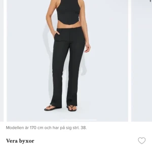 Bikbok kostymbyxor - Säljer dess skitsnygga Lågmidjade kostymbyxor från bikbok i modellen vera då de inte passa, i nyskick! Helt slutsålda!