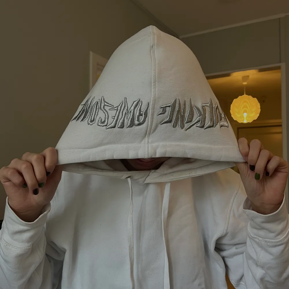 Cool hoodie från märket Fucking Awesome säljes!! Nypris ca 1000kr och säljes för 400kr + frakt🤎. Hoodies.