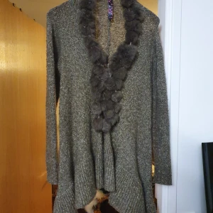 Kofta  - Kofta med äkta kaninnpäls krage.