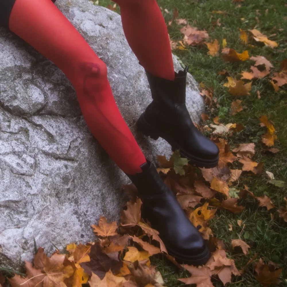 Leather boots, used ones during outdoor photoshooting, 37 size! Very comfortable . Skor.