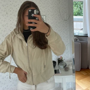 Hoodie - Säljer denna supersöta Hoodien då den inte kommer till användning längre🥰