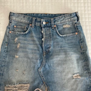 Jeanskjol - Jeanskjol från H&M! Iprincip helt oanvänd, säljer då den inte kommer till användning.  Nypris 250kr, säljer för 150 men pris är diskuterbart :)