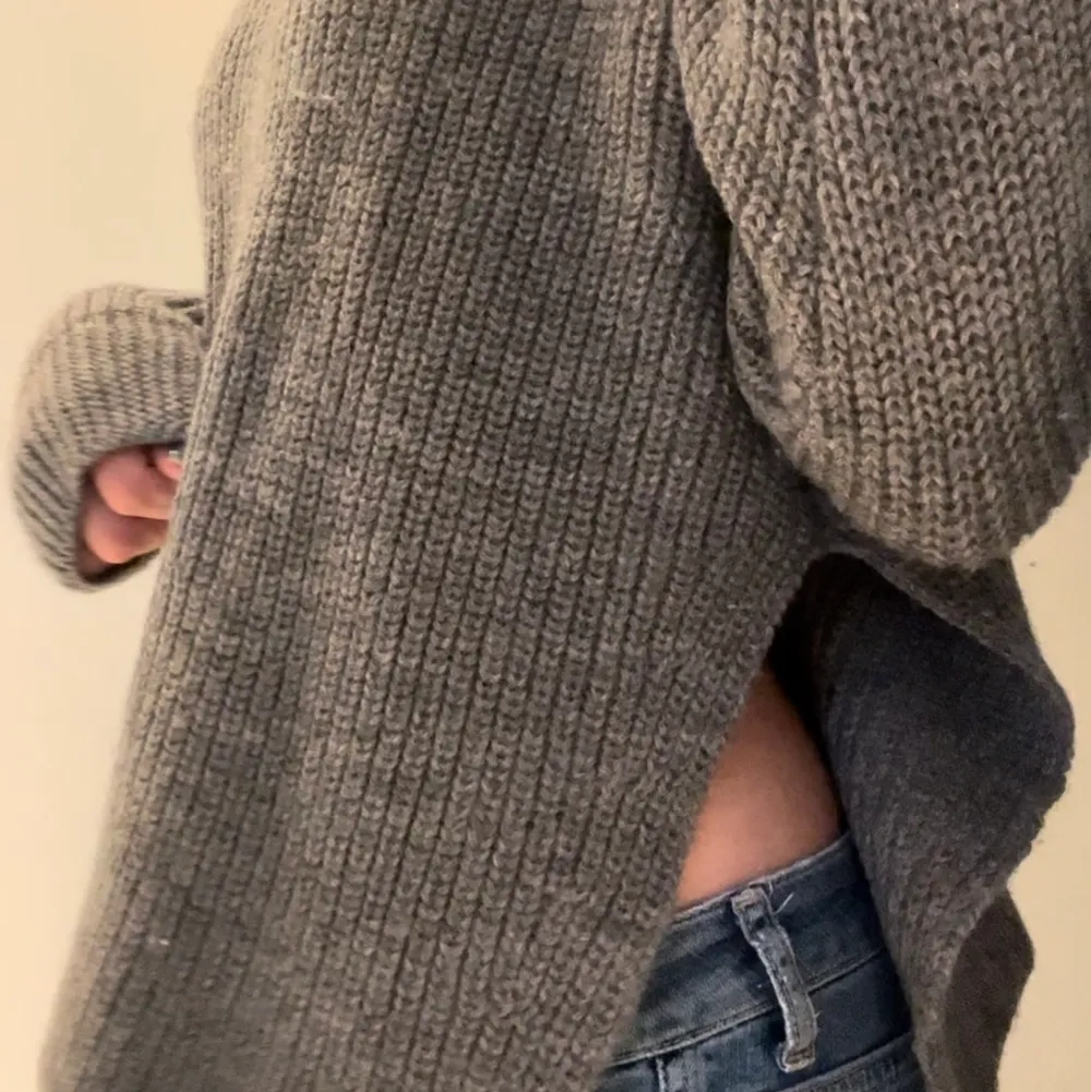 Stickad polotröja från Isabel Marant, nypris 2500kr. Hupparit & Collegepaidat.