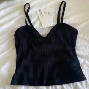 zara linne - säljer detta super söta zara linne, lånad bild, storlek S och sitter väldigt bra!❤️