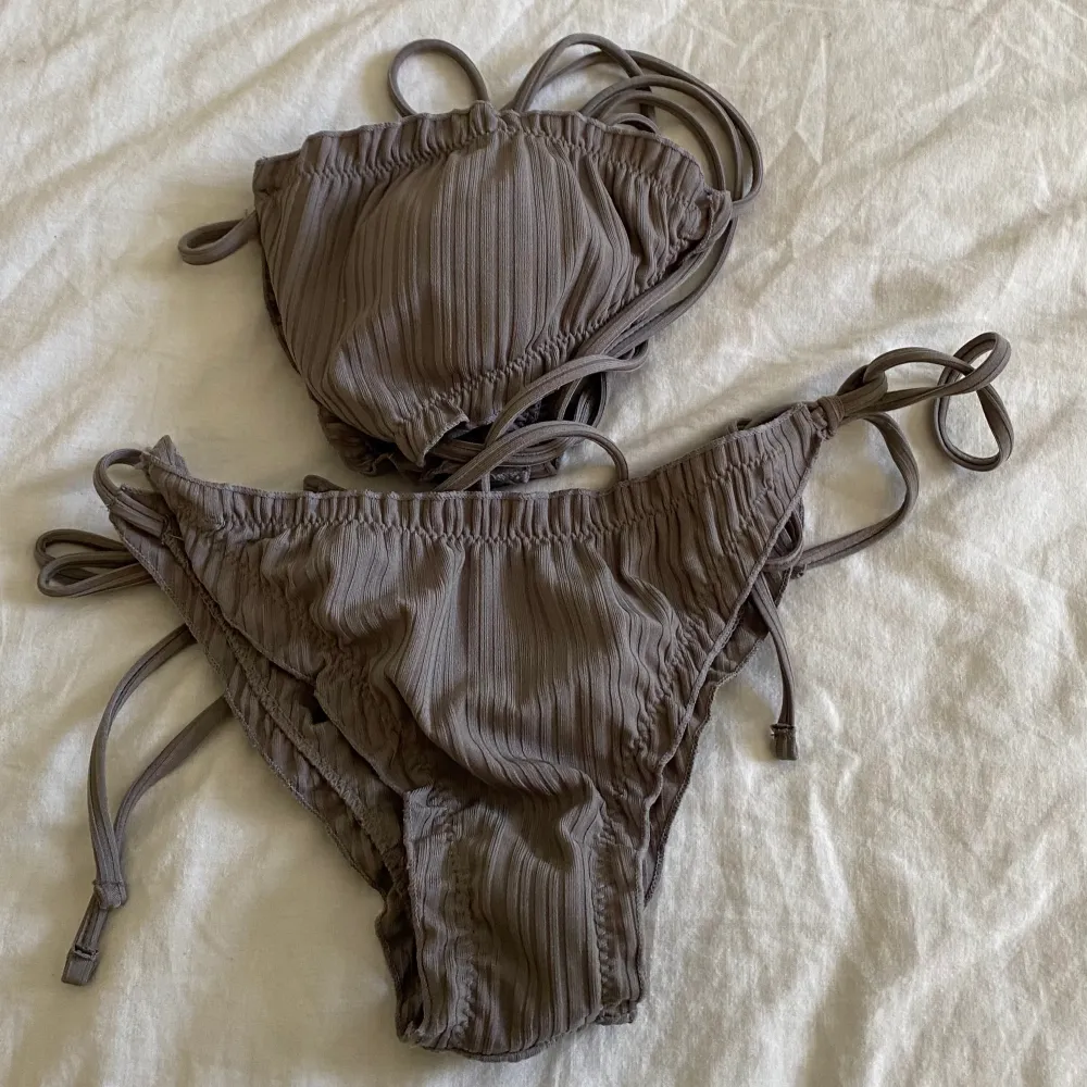 Säljer denna fina bikini ifrån shein. I en fin lila/beige färg. Storlek M, den är aldrig använd för passar inte för mina kropp. Möts i sthlm och fraktar, pris kan diskuteras💝 . Övrigt.