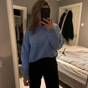 Blå sweatshirt  - Väldigt mysig tröja i en fin himmelsblå färg