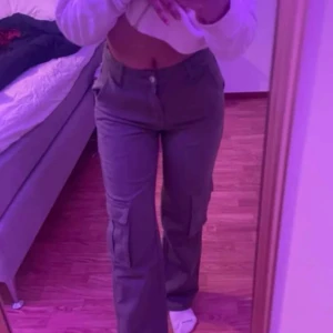 Cargo  - Väldigt fina gröna cargo byxor 💚 