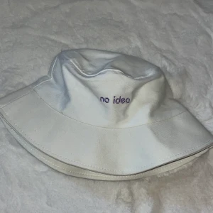 Buckethat  - Trendig buckethat i 100% bomull. Aldrig använts samt sprillans ny🤠