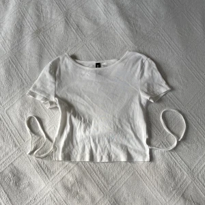 Topp - Säljer denna då den aldrig kommer till användning, säljer även en blå likadan💗