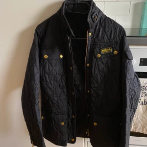 Barbour jacka  - Säljer min fina Barbour jacka. Jättefint skick, som ny! 