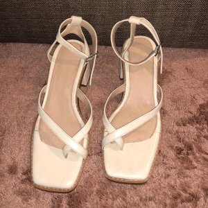 Sandaler från na-kd  - Sandaler från na-kd i storlek 37. Har använt dessa endast en gång. 