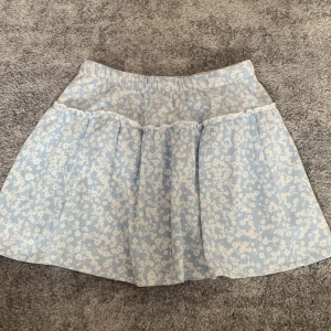 Zara kjol - Jättesöt kjol från zara med shorts i💙 du står för frakten 