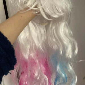 Syntetisk peruk  - Med målarfärg  Harlekin  