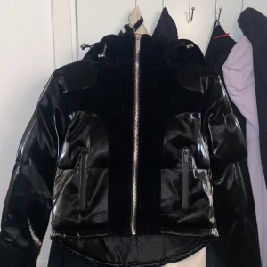 Manier de voir jacka  - En helt ny manier de voir jacka aldrig använd. Storlek S-M. Pris går att diskutera 