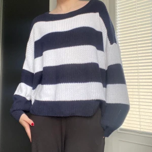 Randig tröja - Randig stickad tröja från only.