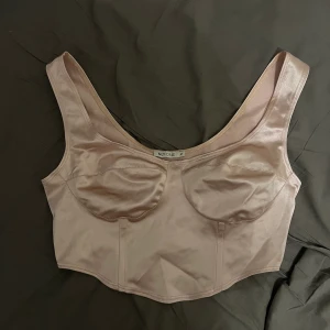 Pink Corsett topp - Pink Corsett topp från Nelly i storlek M, använt endast 1 gång.💞