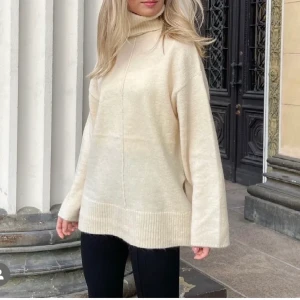 Stickad tröja - Stickad tröja från Gina tricot, storlek S.  (Första bilden är lånad)