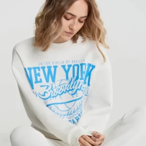 Sweatshirt  - En sweatshirt från Ginatrico i storlek S. Köpte för 259 och har använt ett fåtal gånger! Köparen står för frakten! 