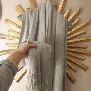 Oanvänd halsduk  - Från nakd, quper gosig och mjuk! 