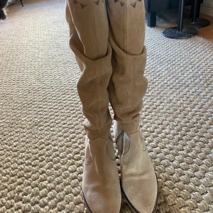 Cowboy mocka stövlar - Aldrig använda! Köpta i somras från zalando. Helt som nya! Strl 38