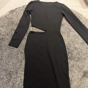 Jätte fin svart klänning från Ginatricot