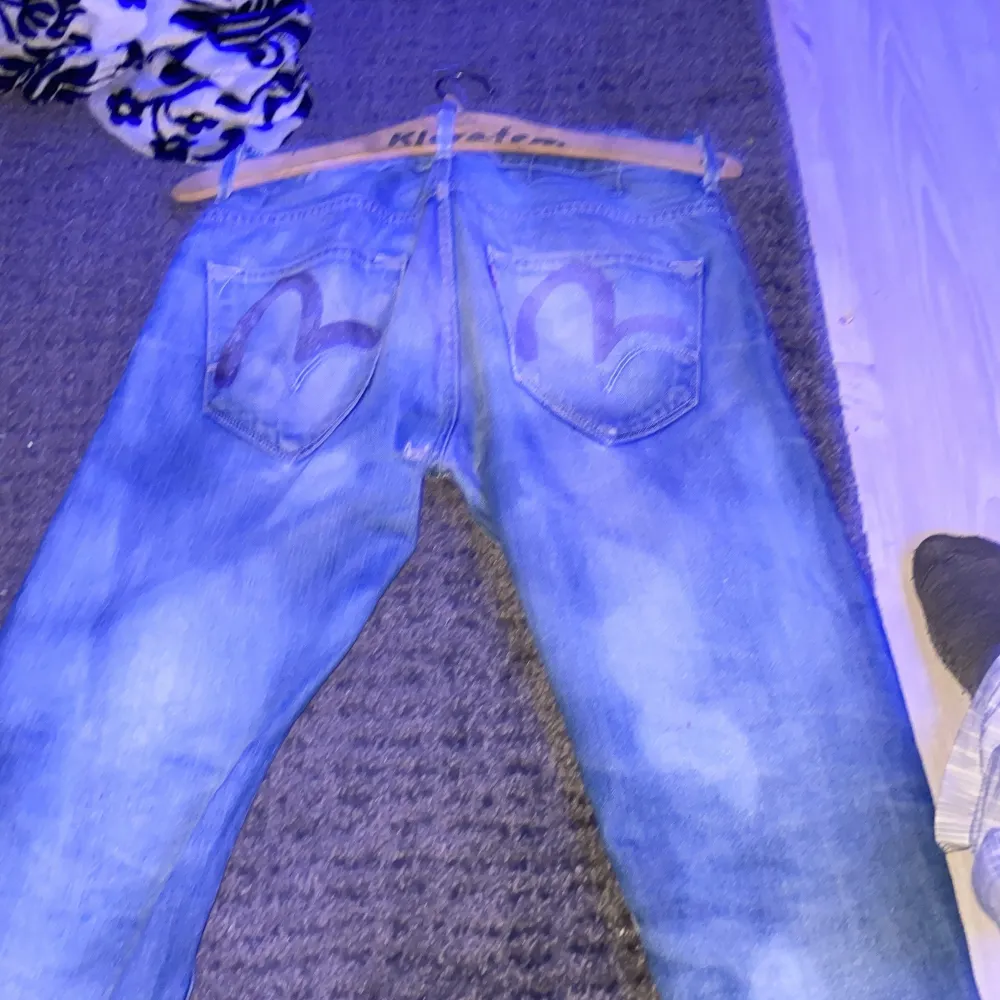 Ett par DIY baby milo x evisu jeans i helt okej skick . Jeans & Byxor.