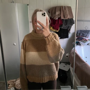 Stickad tröja  - Stickad tröja💕