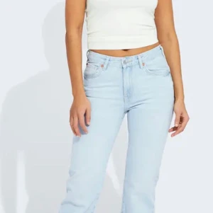 Jeans  - Säljer dessa straight bikbok jeansen som ej kommer till användning och är använda fåtal gånger. Köpta för 600kr. 💕