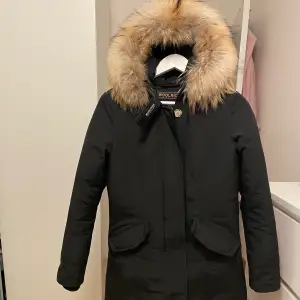 Jag däljer denna Woolrich vinter jacka för 3300kr. Den är i jättebra skick😍