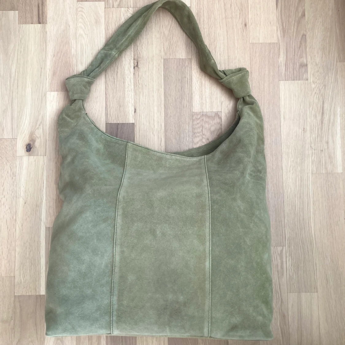 Grön mockaväska. - 91