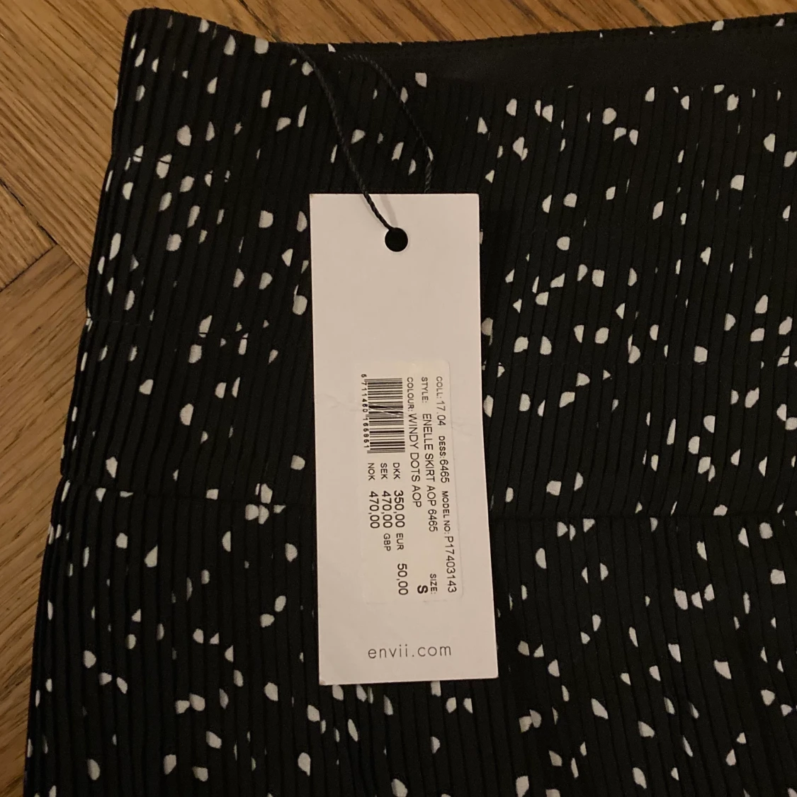 Prickig veckad kjol, ENVII - 90