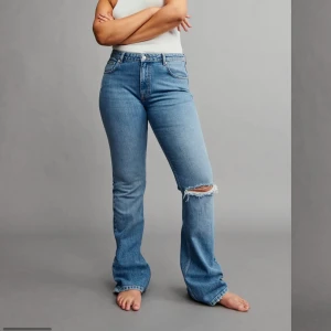 Ginatricot  - Säljer dessa snygga bootcut jeansen från ginatricot! Använd några få gånger! 
