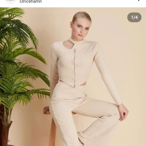 3 delat set  - 3 delat set  Super snygga och sitter så fint på storlek: S,M price:300 kr+frakt