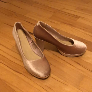 Klackar - Sammets klackskor 