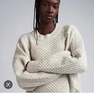 Jag söker denna Carin Wester tröja (modellen heter Astrid) i storlek S eller M.