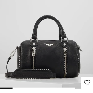 Zadig & Voltaire Sunny Bag - Intressekoll  Zadig & Voltaire väska i modellen ”Sunny graine” som är köpt från ”Zalando” för 5 månader sedan. Varsamt använd och inga märkvärdiga defekter. Perfekt storlek som är mitt emellan den minsta och mellan storleken. 