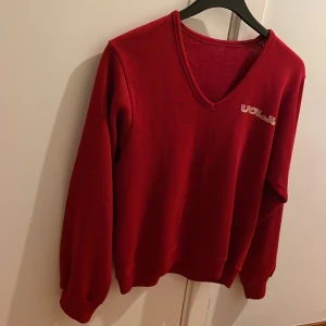 UCLA tröja - UCLA tröja jag köpte för länge sen och har använt endast en gång❤️ nyskick