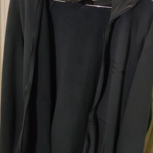 Peak Performance Zip-up - Storlek XL dock är peak performance tröjor små för deras storlek så den är inte oversized