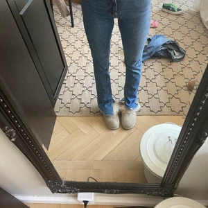 Jeans - Svin snygga jenas i snygg tvätt med slits från zara, långa!!!