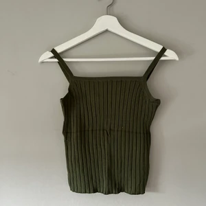 Grönt ribblinne - Ribbat linne från HM i storlek M🤍 30kr + frakt 