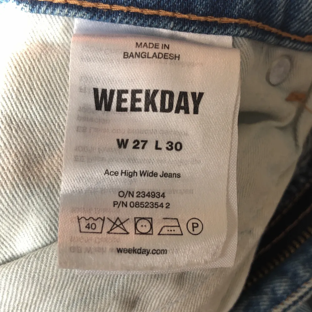 Vida jeans från weekday med hög midja. Jeans & Byxor.