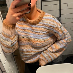 Tröja  - Sååå fin stickad! Sitter oversized Som ny använd 1 gång!