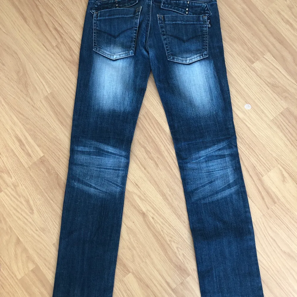 as feta crazy age jeans i storlek S, köparen står för frakt💚. Jeans & Byxor.