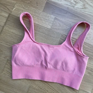 Aimn sport bh  - Rosa sport bh från Aimn, använd fåtal gånger 