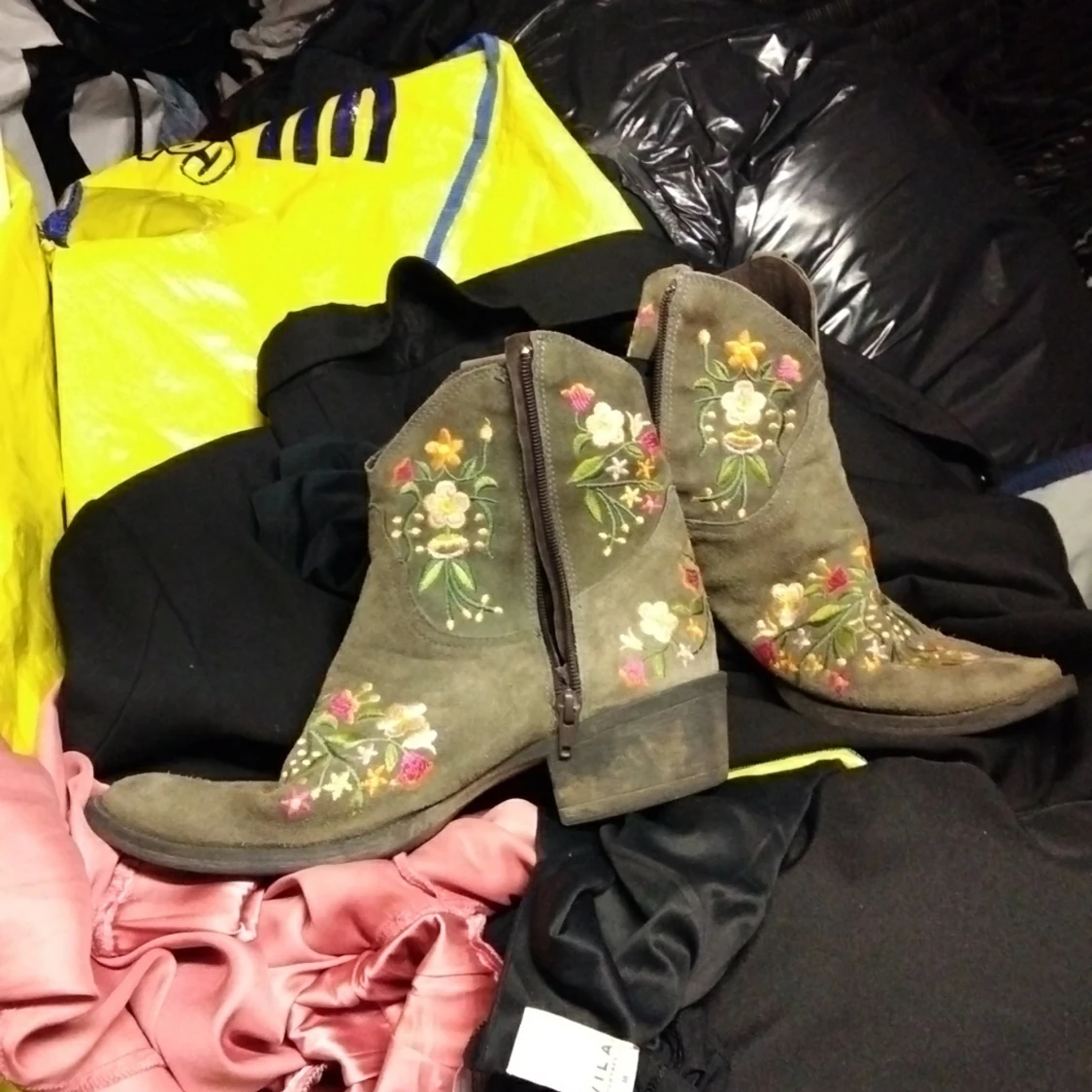 Boots med härliga detaljer - 91