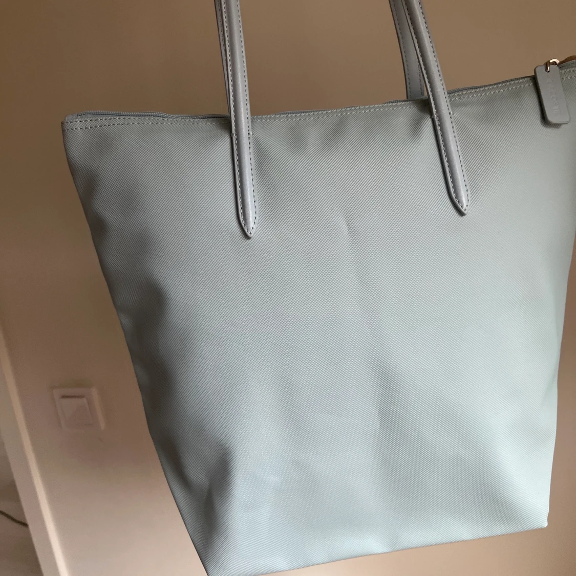 Ny Lacoste axelremsväska  - 90