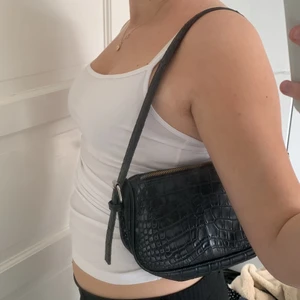 Svart axelväska  - Svart axelväska från Nelly💕 100 kr+frakt