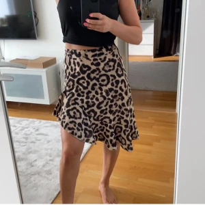 Leopard kjol - Leopardkjol i storlek S. Den är i fint skick💕